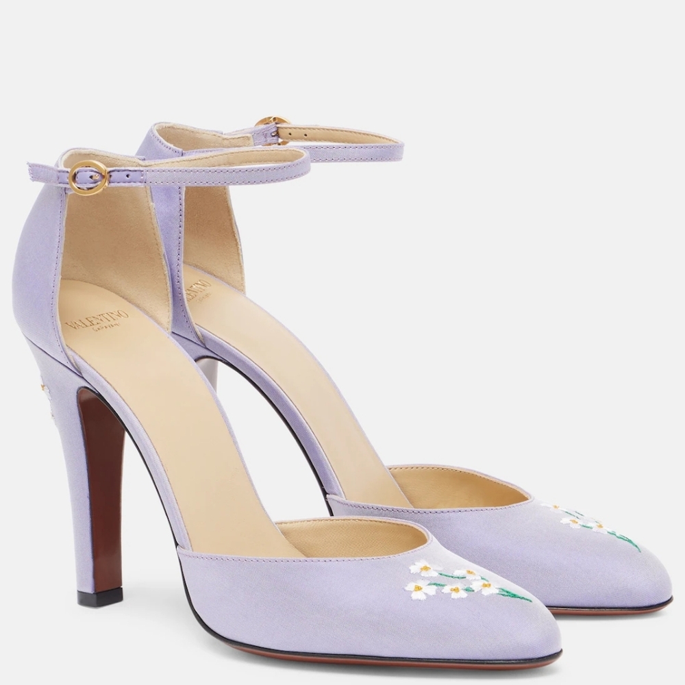 Valentino Hi Dolly Pumps With Floral Embroidery lilac. nwt size 39.5 or 8.5-9 US